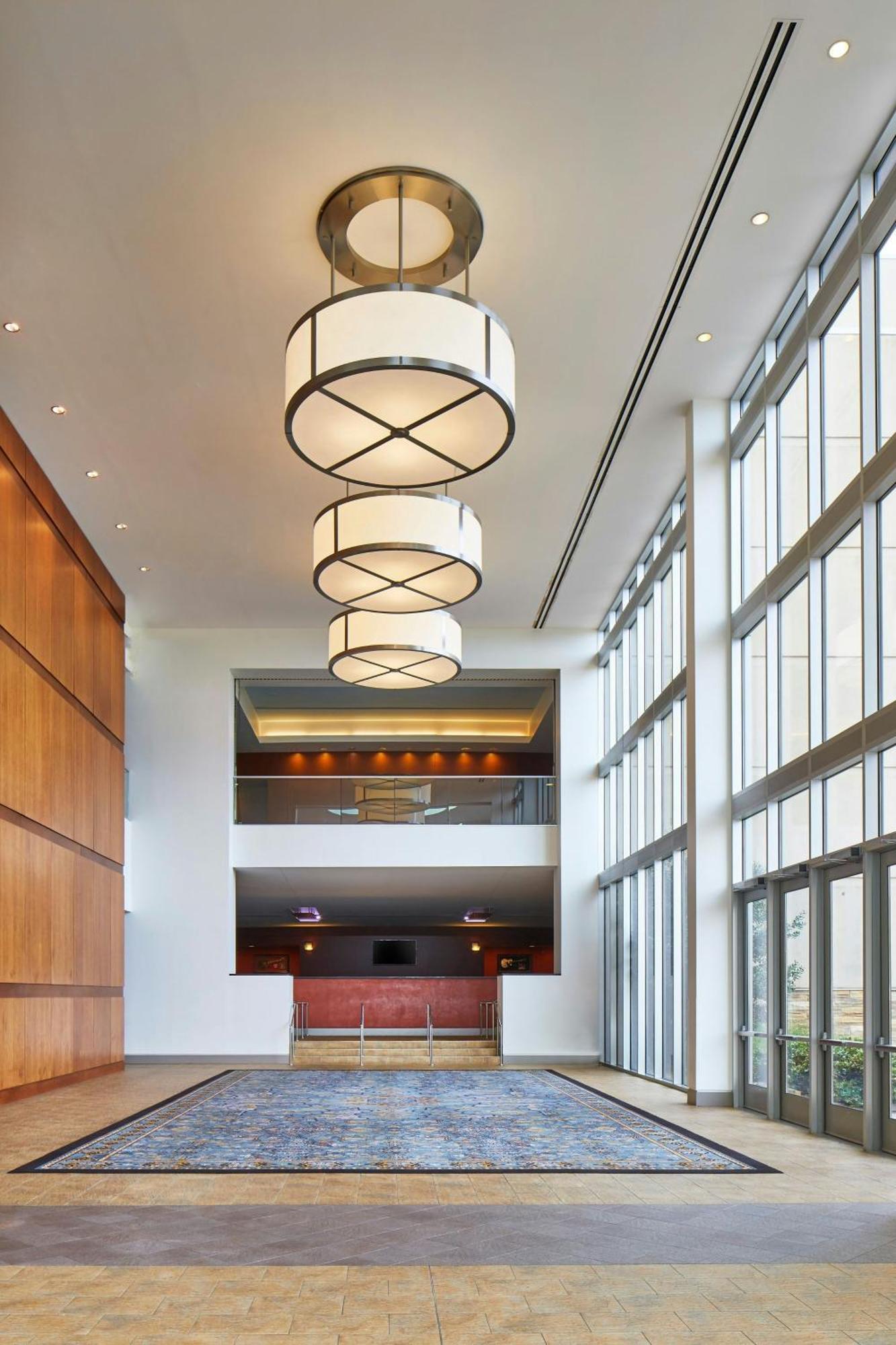 Hotel Renaissance & At The Convention Center 4*