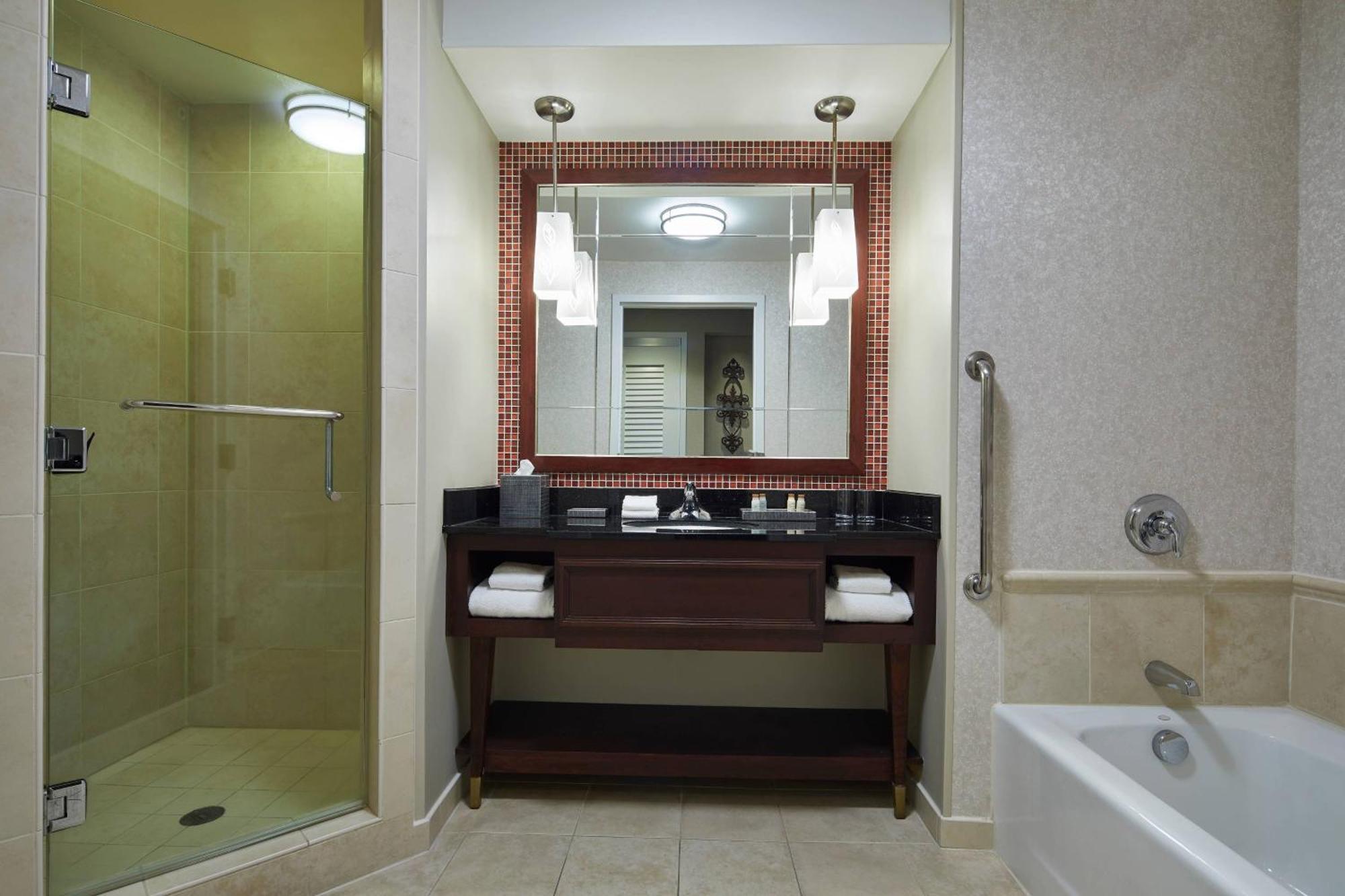 Renaissance & At The Convention Center 4* Montgomery