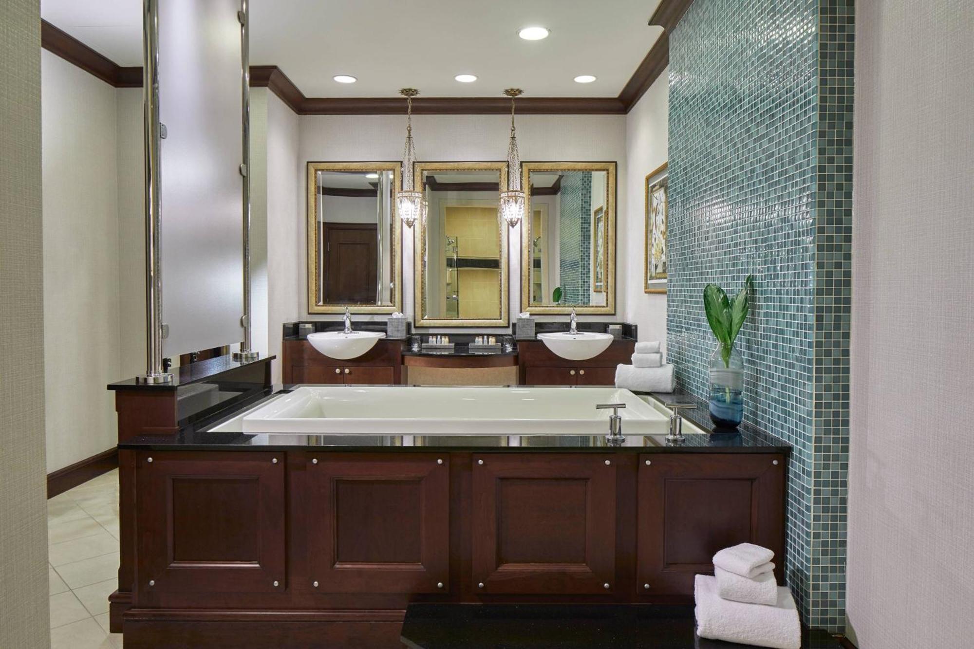 Hotel Renaissance & At The Convention Center Montgomery