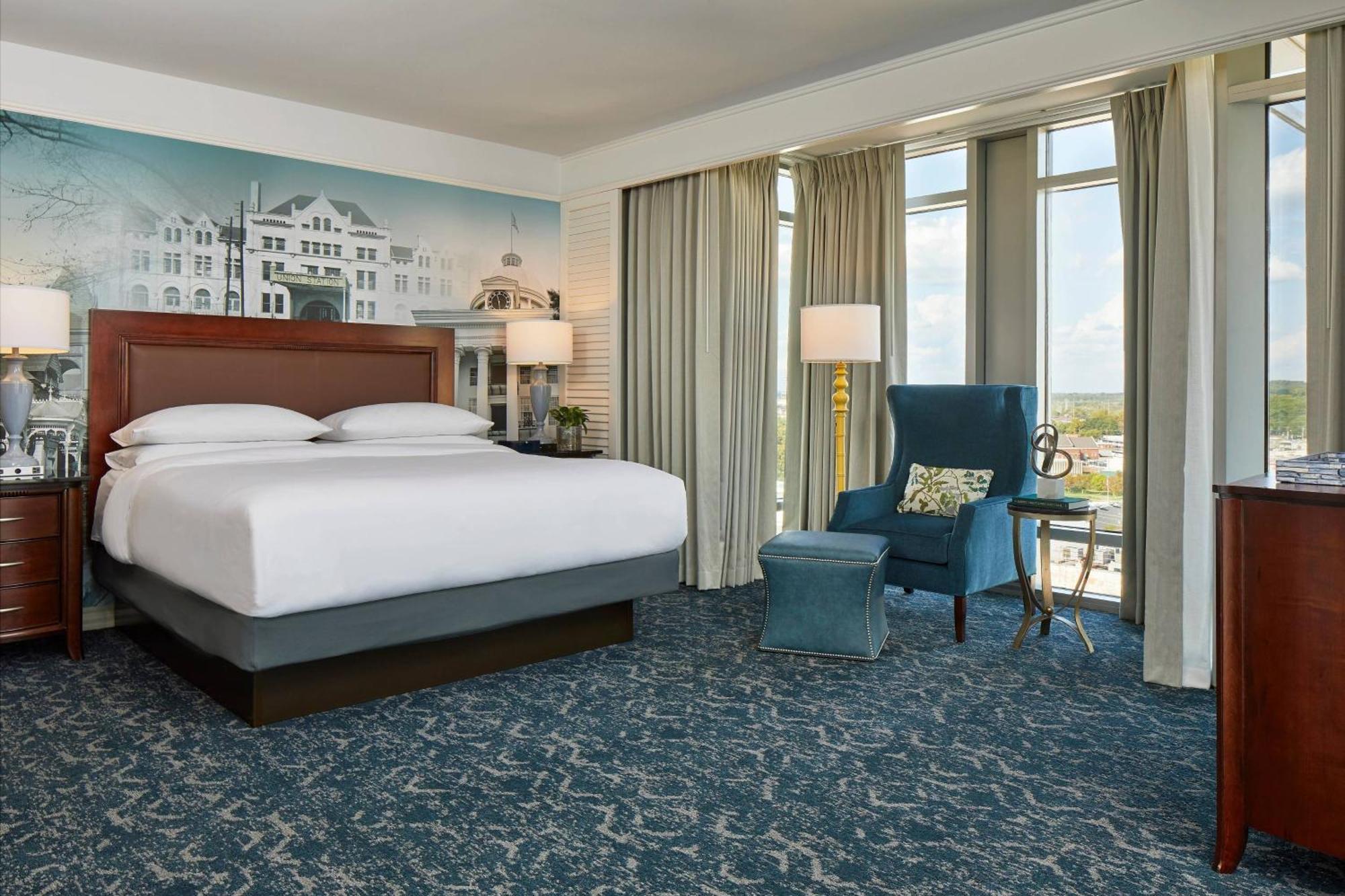 Renaissance & At The Convention Center Hotel 4*