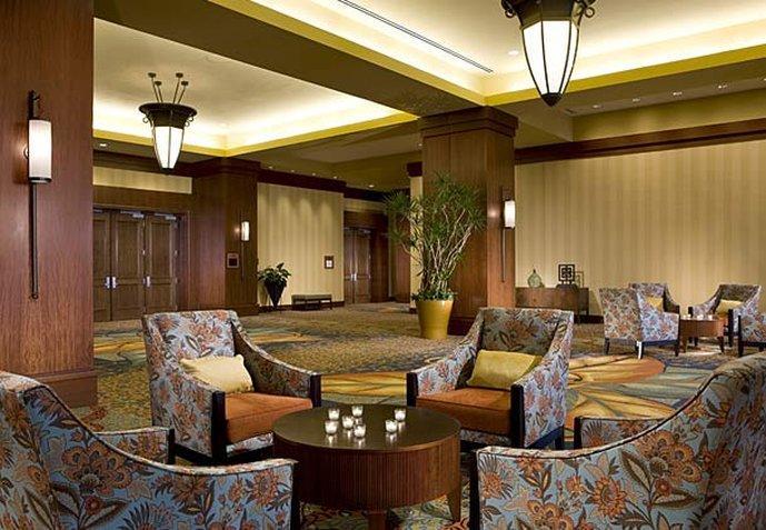 Hotel Renaissance & At The Convention Center 4*