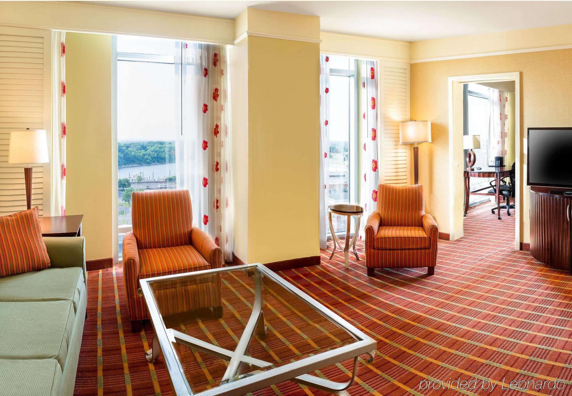 Renaissance & At The Convention Center 4* Montgomery