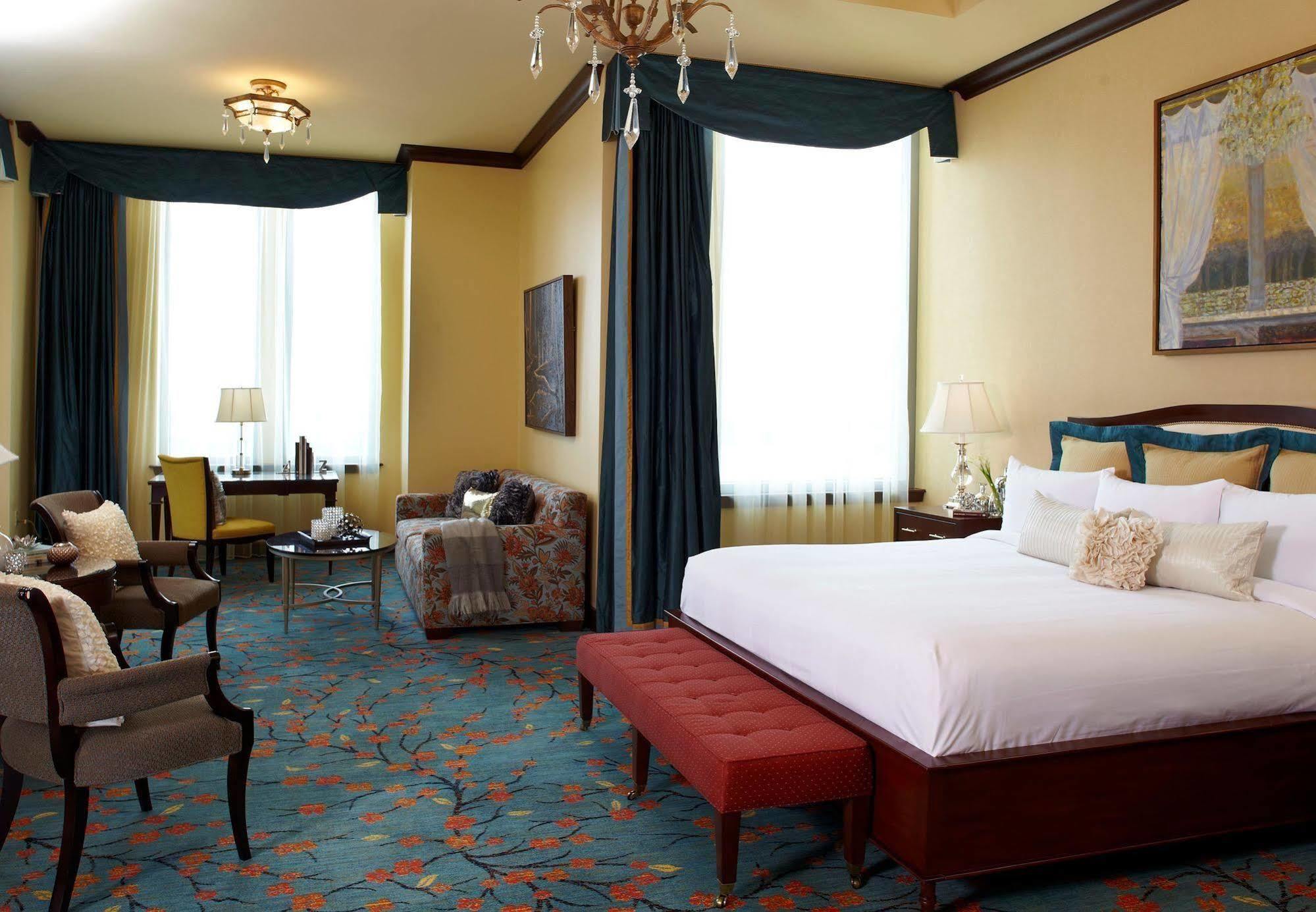 Renaissance & At The Convention Center Hotel 4*