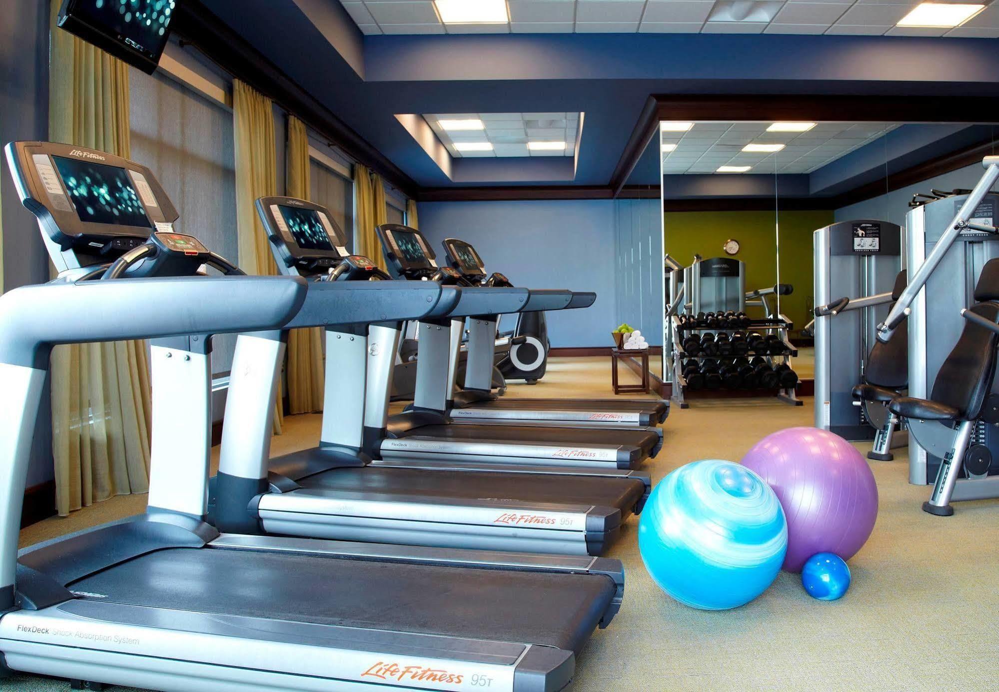Hotel Renaissance & At The Convention Center 4*