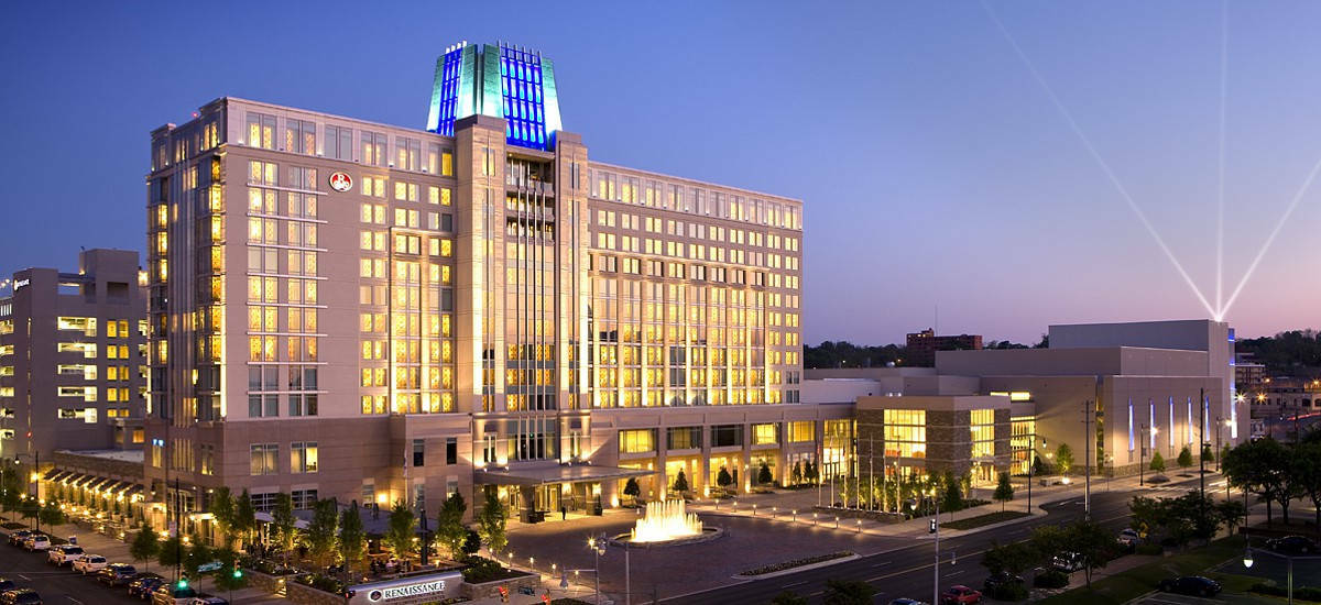 Hotel Renaissance & At The Convention Center 4*