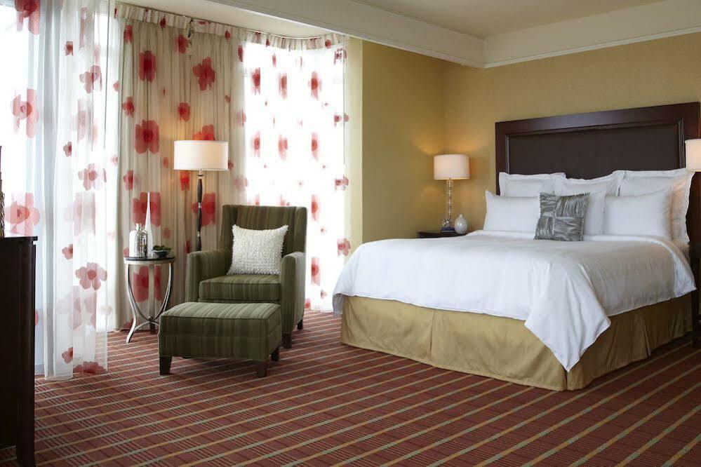 Renaissance & At The Convention Center 4*