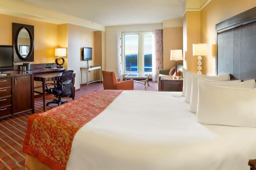 Renaissance & At The Convention Center 4*
