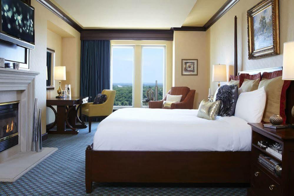 Hotel Renaissance & At The Convention Center